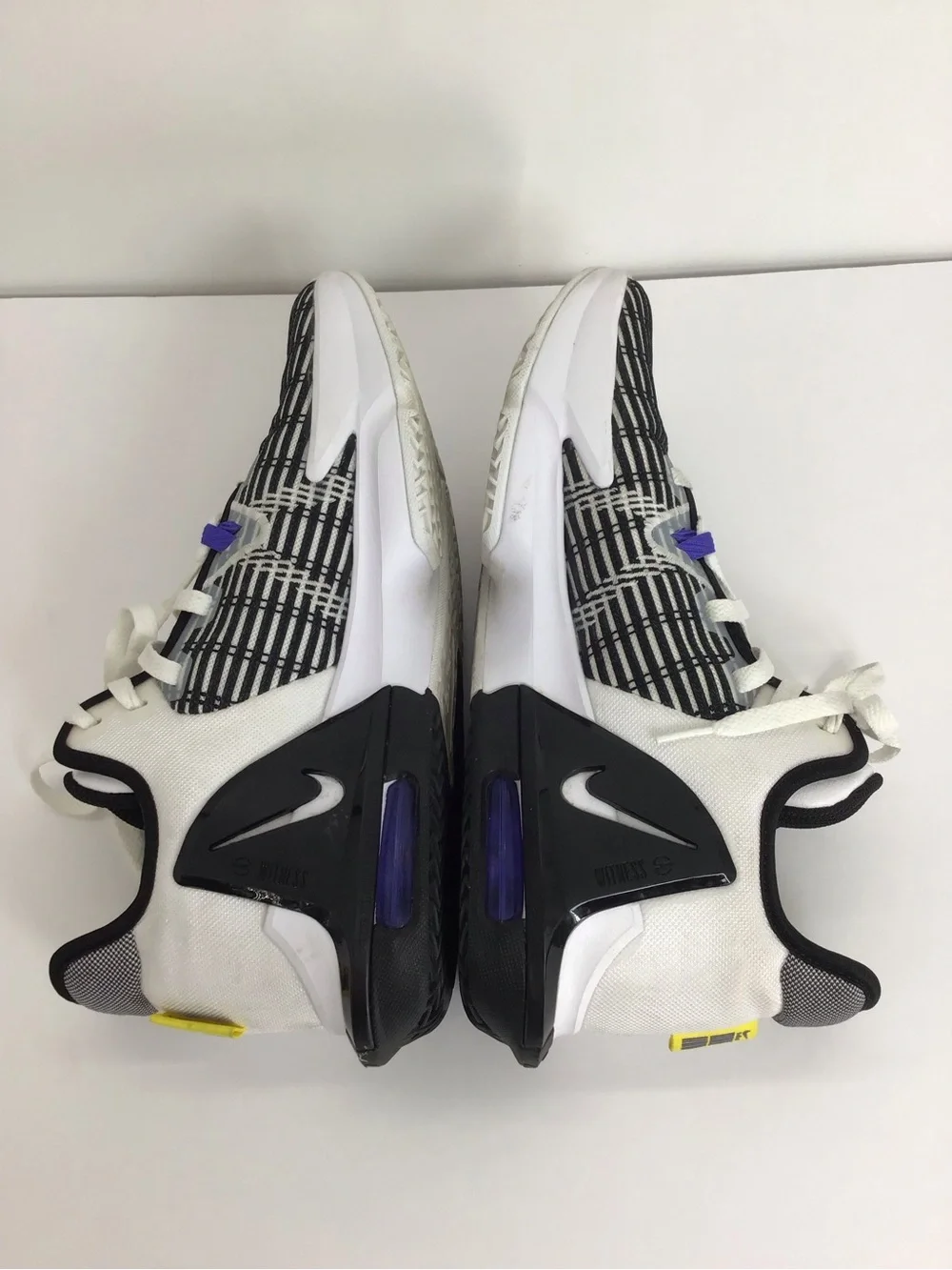 Nike Lebron Witness VI Basketball Sneakers White/Black/Perisan Violet Size 11